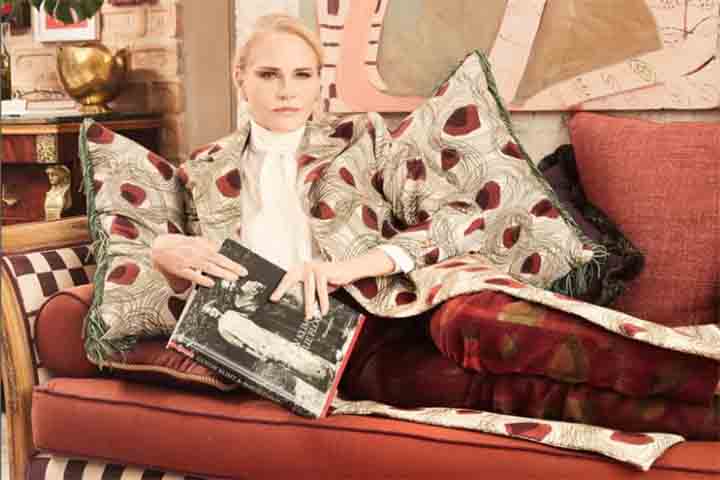 Separei algumas artes para você conhecer mais o meu trabalho, tem um pouquinho de tudo, desenhos antigos, acrílica, guache, nanquim, grafite, pastel e digital. Portrait, ilustração para jornal, revista, colecionador... tudo com muita cor e amor, declarou.
