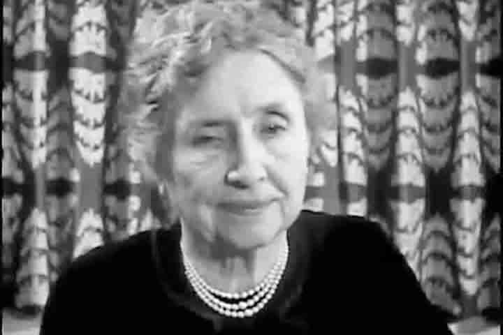 Em 1904, aos 24 anos, formou-se bacharela em Artes pelo Radcliffe, tornando-se a primeira pessoa surdocega da história a conquistar um diploma universitário. 