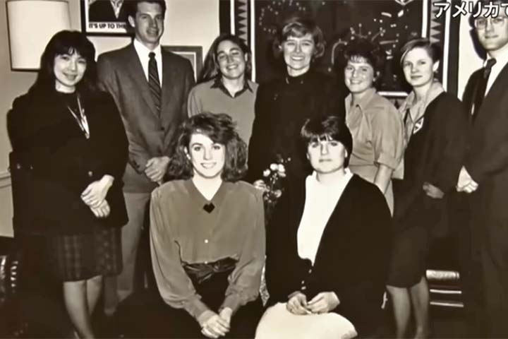 Natural da província de Nara, Takaichi iniciou a carreira política em 1993, quando foi eleita deputada em sua cidade natal. 
