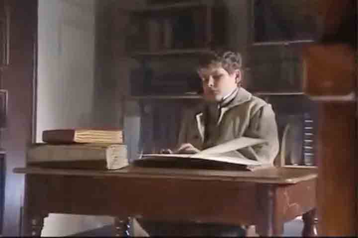 Louis Braille, então com apenas 15 anos, viu potencial naquele código e começou a estudá-lo profundamente. Convencido de que poderia aperfeiçoá-lo, passou a trabalhar em uma versão simplificada, ajustada à sensibilidade dos dedos e capaz de representar letras, números, música e símbolos diversos.
