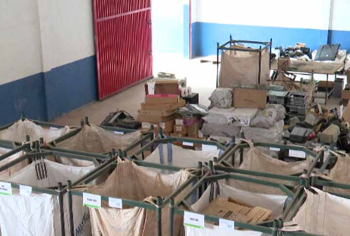 A campanha feita pela ABREE integra uma série de ações em todo o território nacional, em parceria com as prefeituras locais. Alguns pontos drive-thru são disponibilizados para receber celulares, fone de ouvidos, geladeiras, máquinas de lavar, televisores, equipamentos de informática, entre outros.