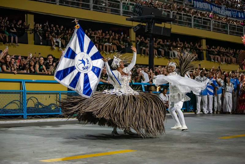 Confira os enredos que as 12 escolas de samba do Rio irão levar para a avenida. 