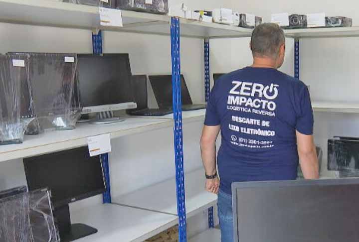 Com a Logística Reserva, estes produtos em fim de vida útil e de uso doméstico são destinados à empresas especializadas em separar todas as suas partes e devolvê-las para a cadeia produtiva. Isso permite que estas partes sejam realocadas para a fabricação de novos produtos.