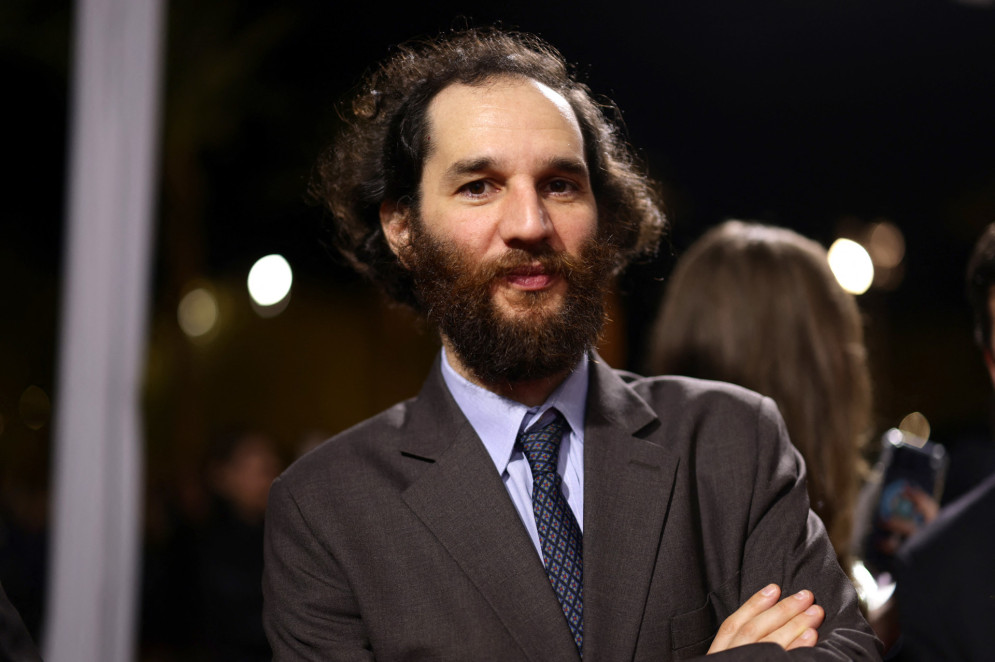 Josh Safdie NA 37&ordf; edi&ccedil;&atilde;o anual do Palm Springs International Film Awards no Palm Springs Convention Center(Foto: MATT WINKELMEYER / Getty Images para Palm Springs International Film Society/AFP )