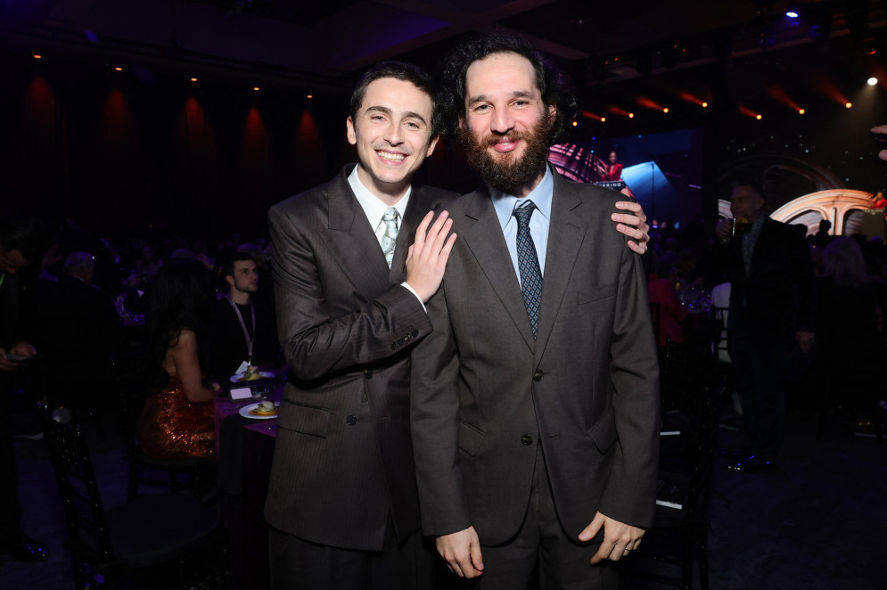 Timoth&eacute;e Chalamet e Josh Safdie comparecem &agrave; 37&ordf; edi&ccedil;&atilde;o anual do Palm Springs International Film Awards(Foto: EMMA MCINTYRE / AFP)