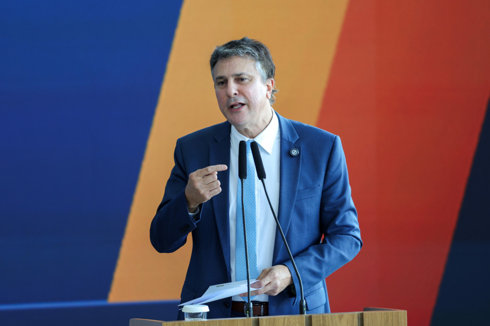 Camilo Santana anunciou previs&atilde;o de novo c&aacute;lculo do piso salarial nesta quinta-feira, 8(Foto:  Fabio Rodrigues-Pozzebom/ Ag&ecirc;ncia Brasil)