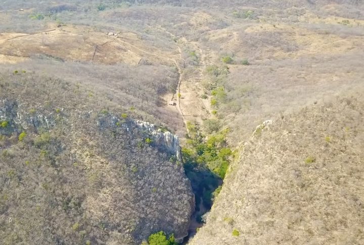 A estátua seria erguida na região da divisa entre os distritos de Jordão e Boqueirão.