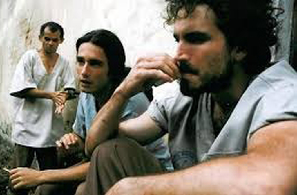 No cinema, debutou com o filme Caminho dos Sonhos, estrelado por Taís Araújo e Elliott Gould. O protagonismo veio em Bicho de Sete Cabeças (2001), um dos filmes mais premiados do Brasil.
