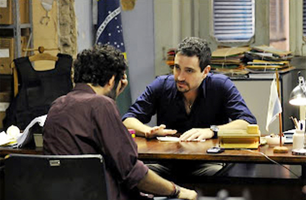 No mesmo ano, ganhou o prêmio de Melhor Ator no Festival do Rio por sua atuação no longa Disparos. No filme, interpretou um delegado rígido que confronta um fotógrafo acusado de omissão de socorro. A trama envolve o atropelamento de motoqueiros por um carro desconhecido.