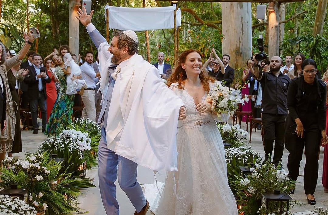 De origem judaica, Caco Ciocler é praticante do judaísmo. Em 2024, reviveu tradições de sua família ao se casar com a mestre em Psicologia, Paula Cesari. O casamento teve as tradicionais danças judaicas, que aprendeu ainda na infância.

 