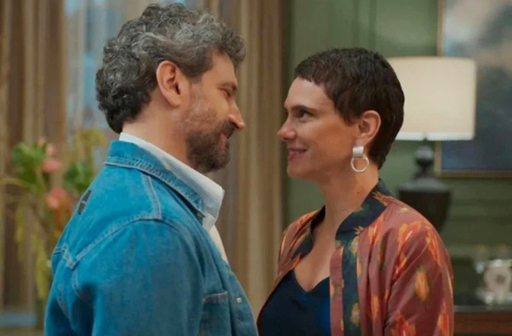 Estéban vivia um romance com Celina (Malu Galli), relação que não existia na versão original da novela. Inicialmente, o personagem  propôs a Celina uma vida livre das amarras familiares e se viu vítima de uma armação de Odete (Debora Bloch), o que causou a separação do casal.

 
