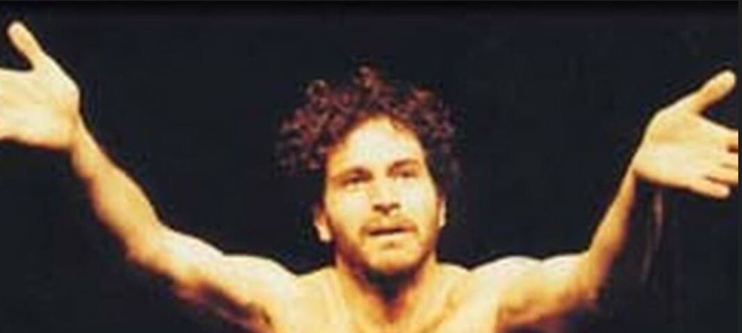 Nos quatro anos seguintes à sua estreia, teve participações discretas em novelas, com personagens de pouca repercussão. Nesse período, contudo, destacou-se no teatro com a montagem de Rei Lear, pela qual foi reconhecido com o Prêmio Qualidade Brasil de Melhor Ator.