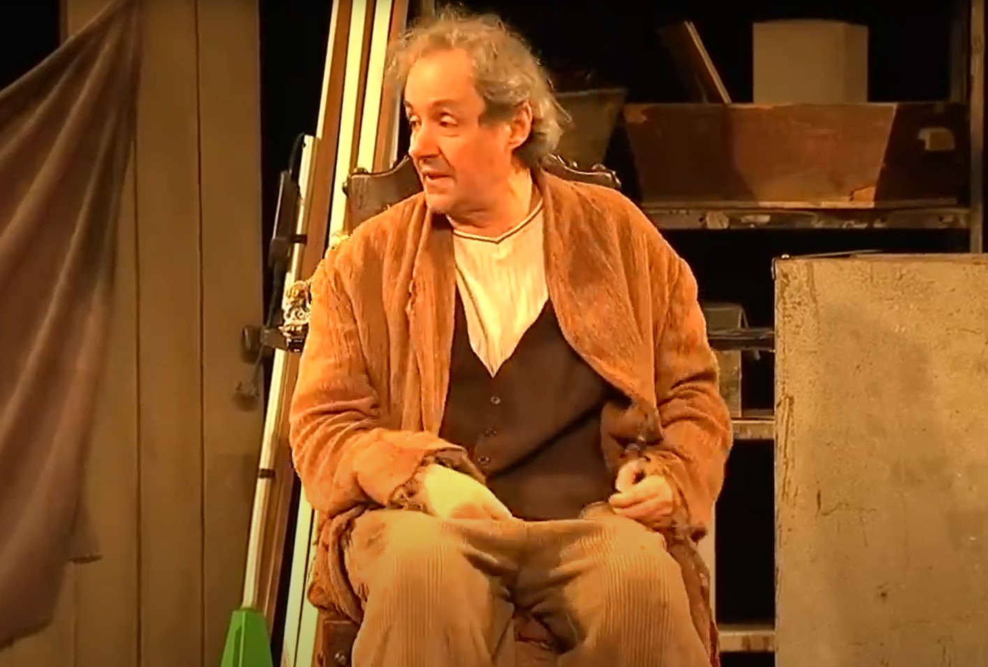 Ele atuou em montagens como “O Homem sem Qualidades”, “Tio Vânia”, “Macbeth”, “Baile de Máscaras”, “Quem Tem Medo de Virginia Woolf?” e “O Inoportuno”, trabalho que lhe rendeu indicação ao Prêmio Bibi Ferreira de Melhor Ator em Peça de Teatro em 2021.
