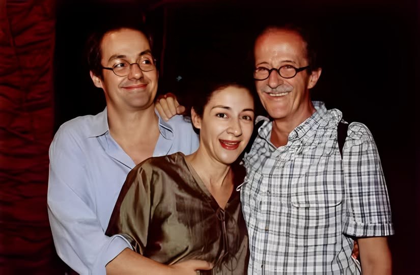 A relação de Daniel Dantas com o teatro antecede sua trajetória na televisão. Nascido em 28 de junho de 1954, no Rio de Janeiro, é filho do ator Nelson Dantas e cresceu em meio a ensaios, bastidores e conversas sobre arte, ambiente que marcou profundamente sua formação artística.
