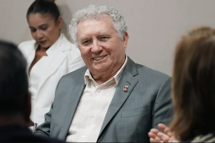 Oscar Rodrigues, do partido União Brasil, comunicou a intenção de construir no município uma réplica da Estátua da Liberdade com 94 metros de altura.