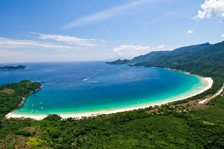 Entre os seus pontos mais icônicos estão a Praia de Lopes Mendes, frequentemente eleita uma das mais bonitas do mundo pela sua areia branca e fina. 