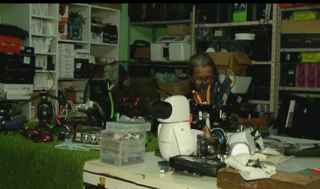 Além de reduzir resíduos tecnológicos, a iniciativa transforma vidas ao ensinar habilidades digitais, incentivar o protagonismo feminino e fortalecer a presença de mulheres na tecnologia e no empreendedorismo. 