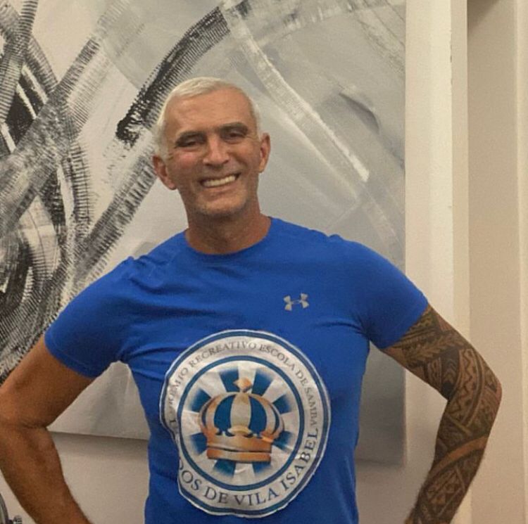 No último Carnaval, o artista causou polêmica ao criticar a predominância de enredos com temáticas africanas nas agremiações cariocas para 2025.