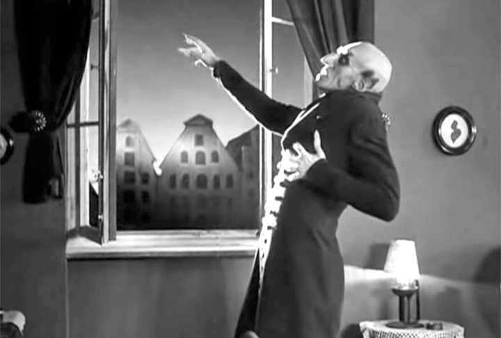 Daí o apelido de peixe-vampiro, já que, na lenda sobrenatural, os vampiros não suportam a luz. Só saem à  noite. 