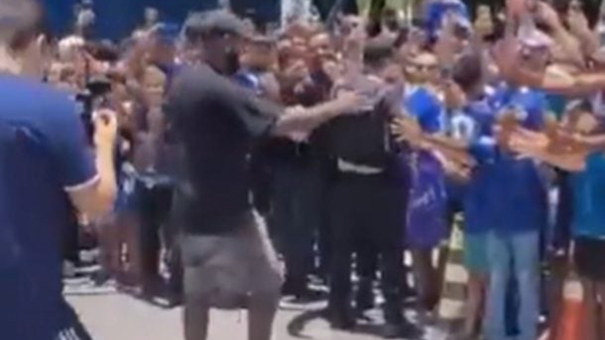 Contratado por 27 milhões de euros (cerca de R$ 129 milhões), meia desembarcou em Belo Horizonte nesta sexta-feira (9) para realizar exames