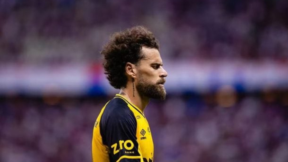 Meia rejeita oferta de R$ 300 mil e diretoria estuda rescisão amigável; atleta tem propostas da Série A e reunião decisiva ocorre nesta sexta