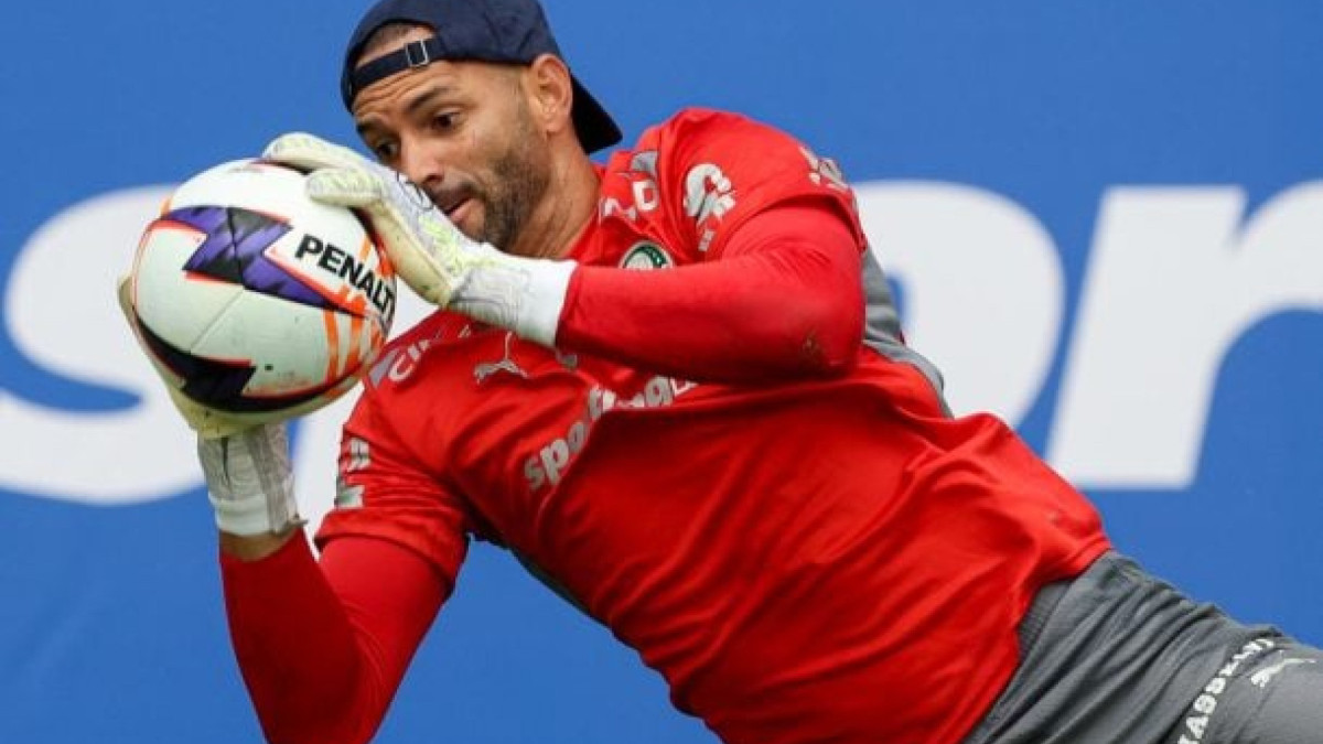 Tricolor realizou consulta ao goleiro sem envolver o clube alviverde, que tem contrato com o jogador até o fim do ano