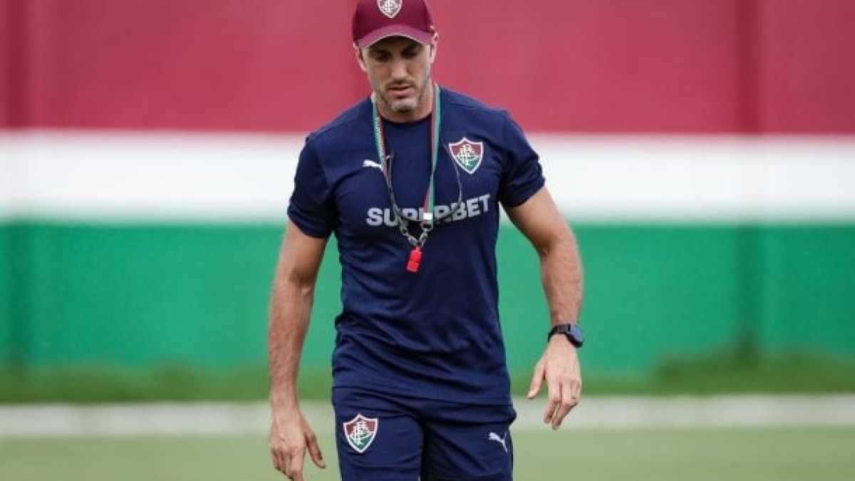 Treinador pode ficar até sete dias de repouso e perder a estreia no Carioca