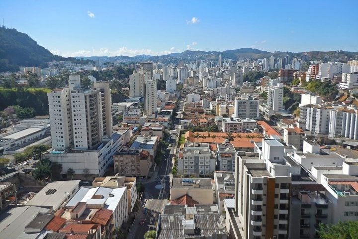 Uma igreja localizada em Juiz de Fora, Minas Gerais, ganhou fama por sua arquitetura inusitada e se tornou um dos principais ícones da cidade.