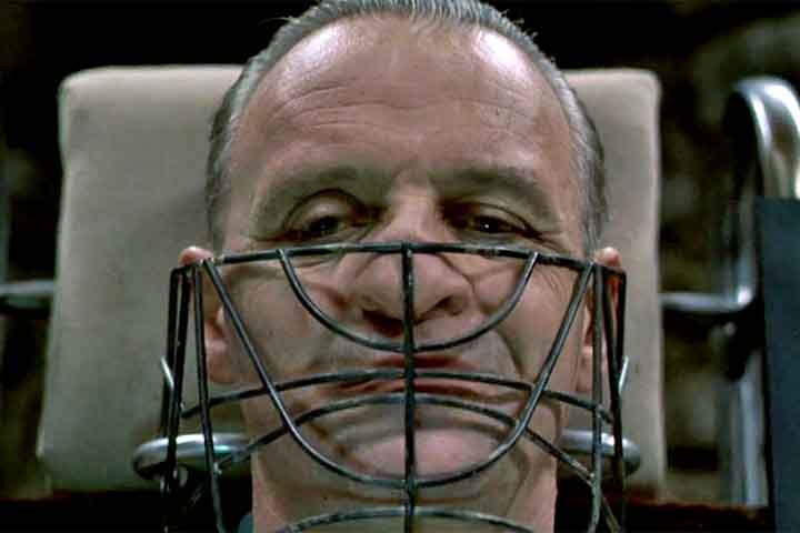 A consagração definitiva veio em 1991, com “O Silêncio dos Inocentes”, de  Jonathan Demme. Sua atuação como o enigmático e perturbador Hannibal Lecter entrou para a história do cinema, rendendo a Hopkins o Oscar de Melhor Ator. 
