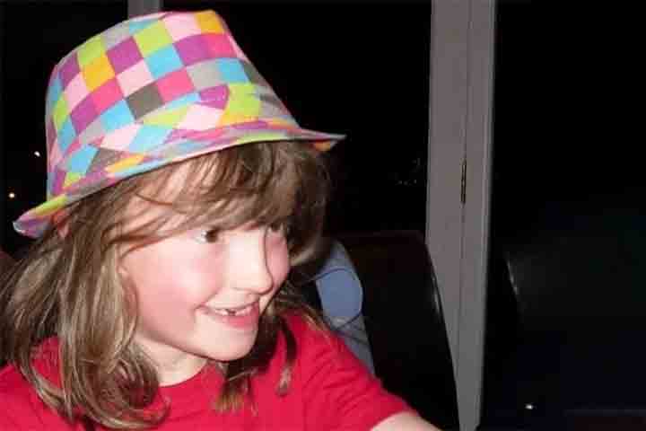 Isabella May Ramsey nasceu em 25 de setembro de 2003 na cidade de Nottingham, na Inglaterra.  
