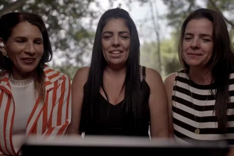 As meninas que ficaram conhecidas nacionalmente por relatarem ter encontrado um extraterrestre seguem com a mesma vers&atilde;o sobre o que viram naquele ano de 1996.