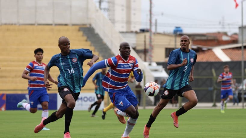 Atacante nigeriano do Fortaleza, Fashanu, em jogo pela Copinha 2026 