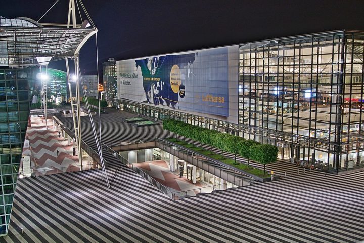 9º) Aeroporto de Munique (Alemanha): Também conhecido como Aeroporto Internacional Franz Josef Strauss (MUC), ele já foi eleito o melhor aeroporto da Europa pela Skytrax.