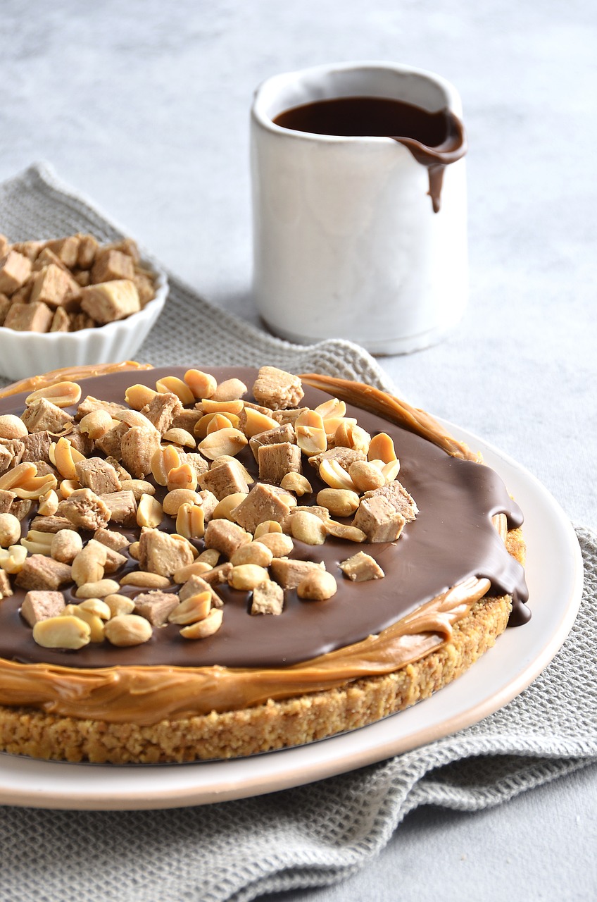 Amendoim para Confeitar - Este alimento quando é moído ou em pedaços é usado no preparo de bolos e tortas. Versátil e saboroso , dão um toque especial e refinado na decoração de sobremesas.