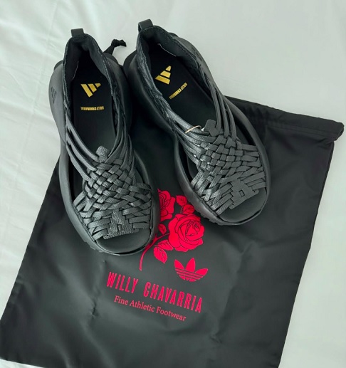 As sandálias foram produzidas na China sem qualquer envolvimento das comunidades indígenas, responsáveis pelo desenho original.