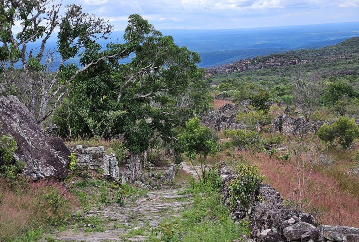 Por integrar o roteiro da Chapada Diamantina, o lugar combina a beleza cênica das montanhas com sua arquitetura histórica e atrai cada vez mais viajantes.