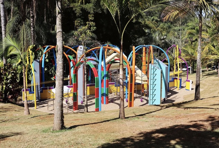 O passeio completo costuma durar um dia inteiro ou pode ser estendido, dependendo do ritmo do visitante e do interesse em explorar cada canto do parque.