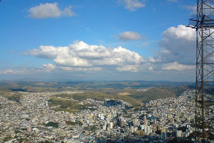 Em 2025, sua população está estimada em cerca de 170 mil habitantes, o que contribui para uma atmosfera tranquila, mas com vitalidade suficiente para manter um cotidiano dinâmico.