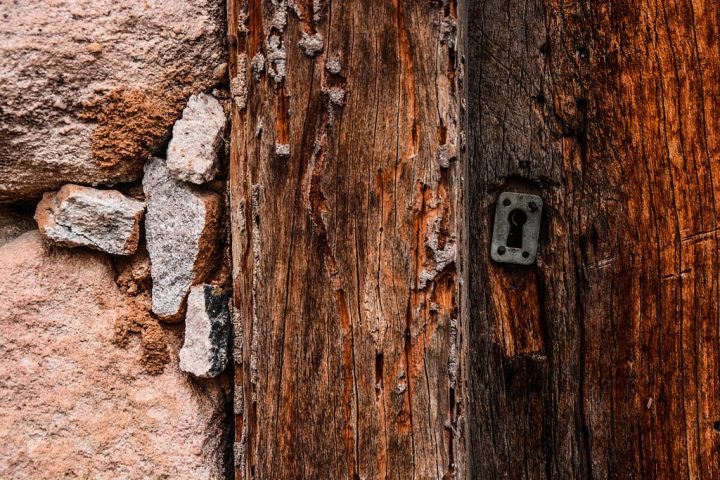 As construções, erguidas com pedras locais, datam do século 19.
