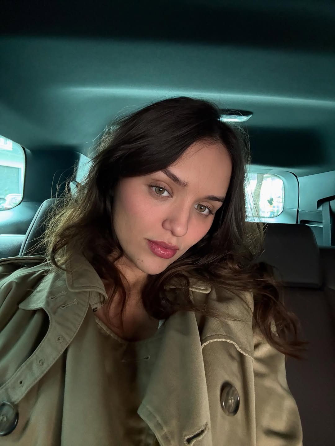 Também apoia iniciativas culturais e ambientais no Brasil e doou integralmente o prêmio recebido no “Big Brother Brasil 20” a uma organização de assistência social durante a pandemia. 
