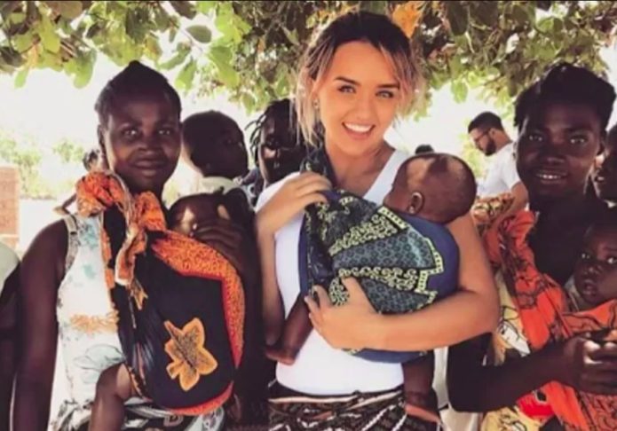 Desde 2013, Rafa Kalimann atua em projetos sociais, sendo embaixadora da ONG Missão África, com ações em Moçambique. 
