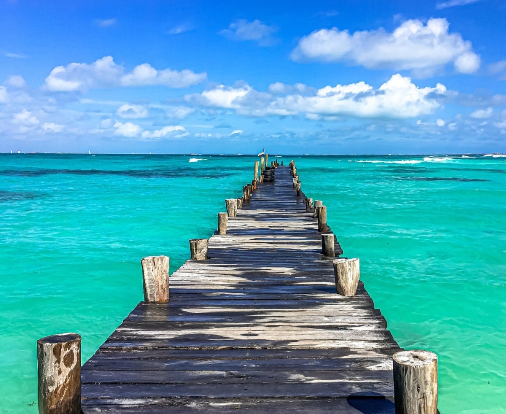 Dessa forma, questões como estabilidade e segurança se tornam fundamentais. Os píeres precisam resistir a correntezas, salinidade, ventos fortes e tempestades, além de suportar o fluxo constante de pessoas e cargas. 