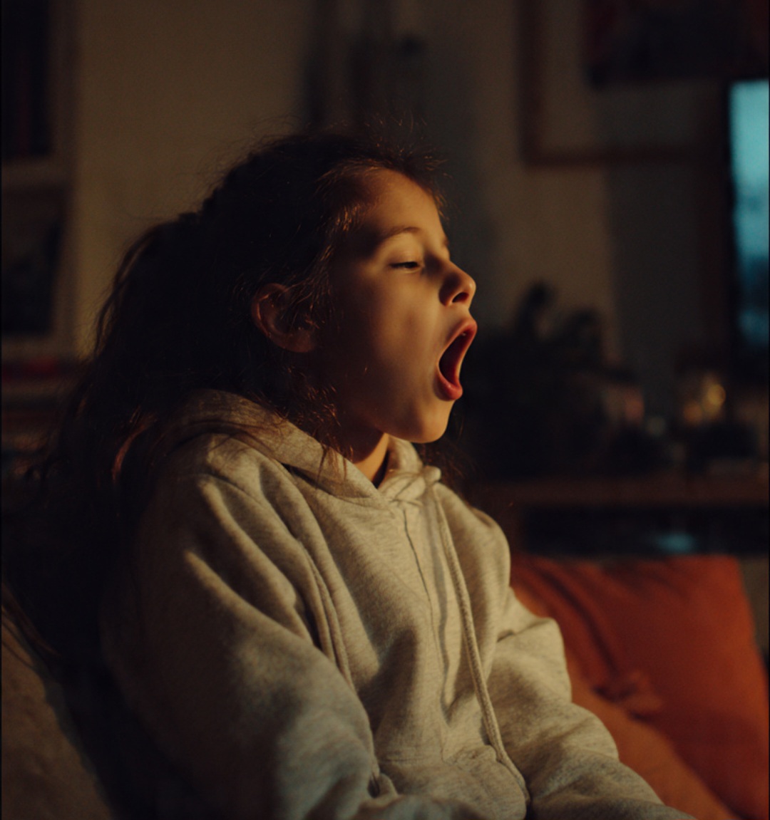 Esse ajuste térmico pode melhorar a atenção, a vigilância e o desempenho mental. Por isso, bocejamos mais quando estamos cansados, entediados ou sonolentos.