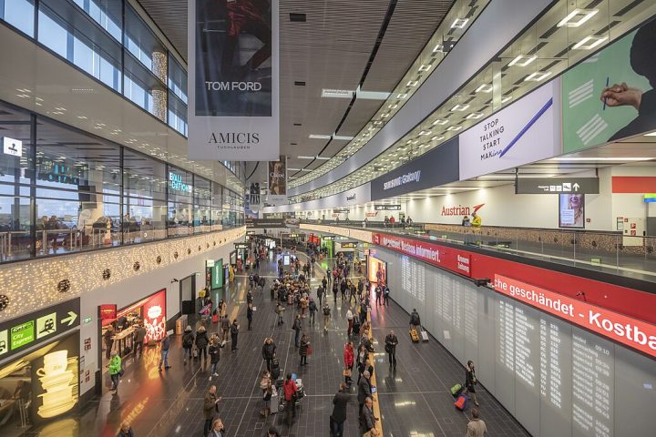 15º) Aeroporto Internacional de Viena (Áustria): É reconhecido por sua eficiência, limpeza e boas conexões de transporte com o centro da cidade, como o trem City Airport Train (CAT).