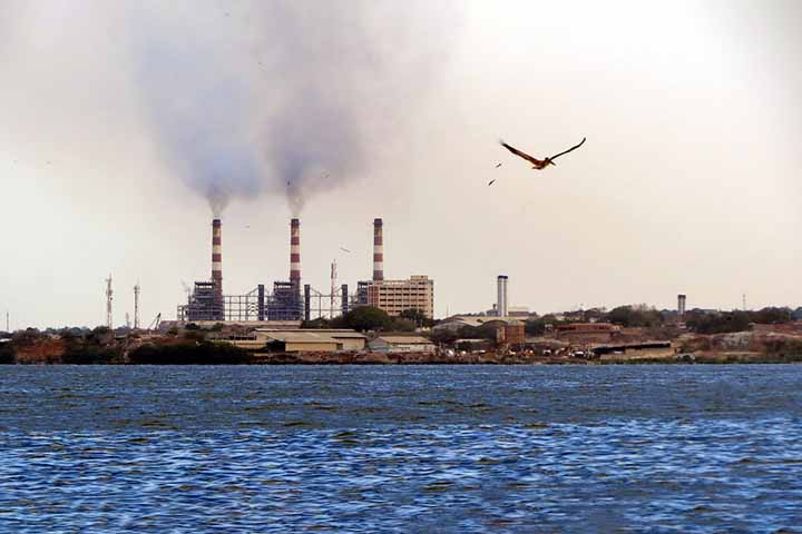 A forma atual do lago é de uma grande baía salobra conectada ao Caribe pelo estreito de Tablazo, resultado de transformações naturais e interferências humanas ao longo dos séculos. 
