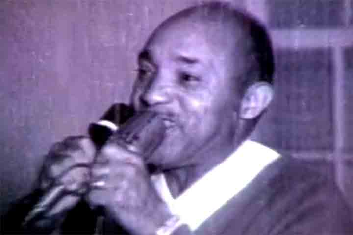 Nos últimos anos de vida, o compositor viveu com a família em uma chácara no bairro Cavalhada, em Porto Alegre, onde também atuou como fundador e representante da Sbacem, a Sociedade Brasileira de Autores, Compositores e Escritores de Música, no Rio Grande do Sul por quase três décadas. 
