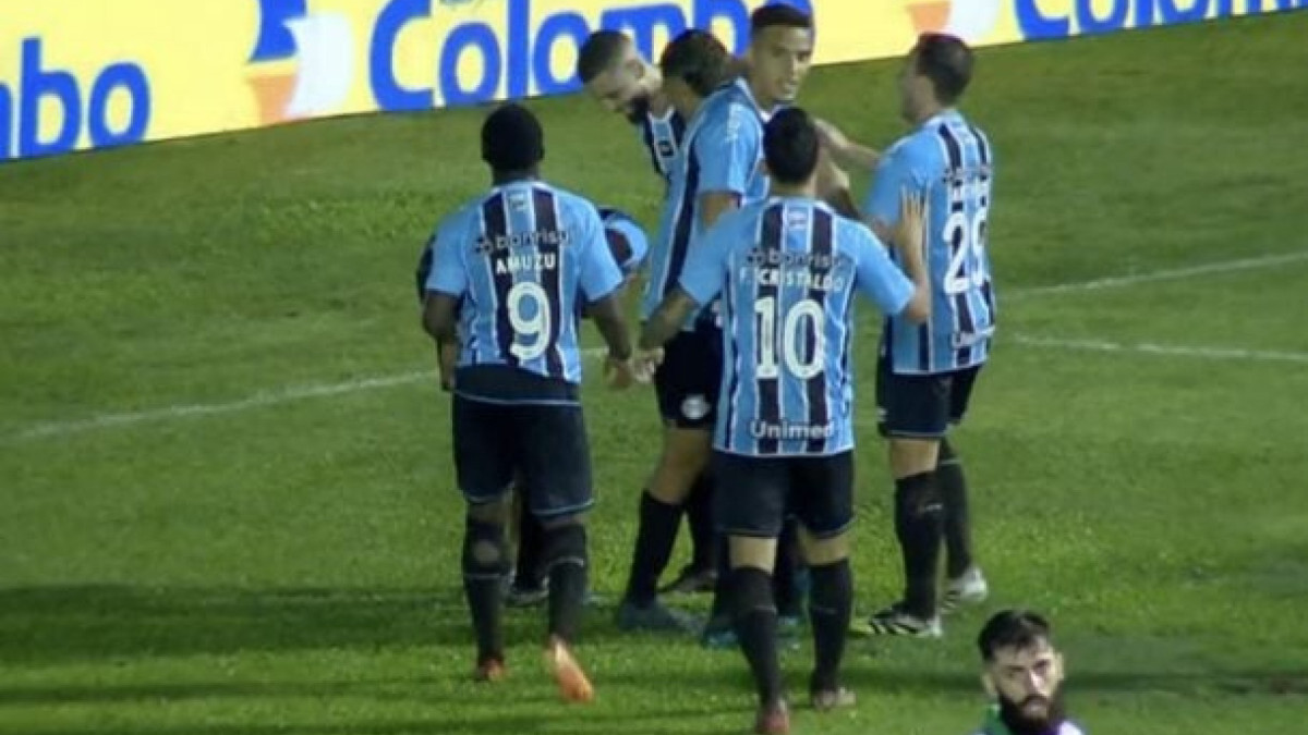 A estreia de Luis Castro foi com um 4 a 0 fora de casa. Tencico escalou quase a força máxima, e o garoto da base encheu os olhos