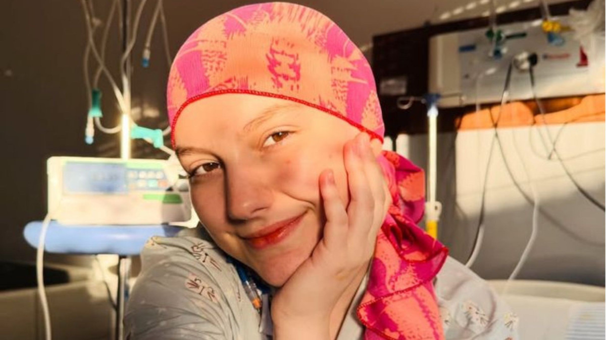 Isabel Veloso tinha 19 anos e morreu após complicações relacionadas ao linfoma de Hodgkin. Ela deixa o marido, Lucas Borbas, e o filho Arthur, de 1 ano.