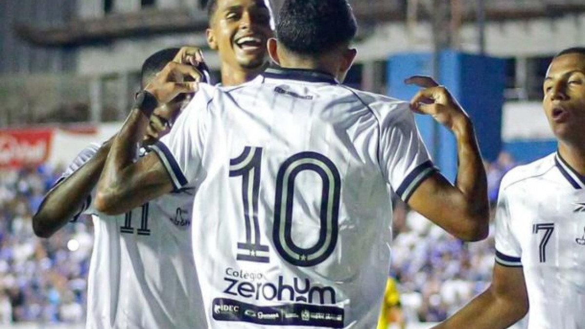 Comportamento ofensivo foi destaque na atuação do Glorioso, marca duas vezes no começo de cada tempo e mantém os 100% de aproveitamento 