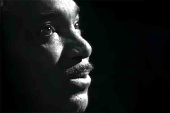 Ao contrário de muitos artistas de sua geração, Lupicínio raramente deixou Porto Alegre. Exceto por uma viagem ao Rio de Janeiro em 1939, viveu a maior parte da vida em sua cidade natal, onde construiu laços sólidos com a comunidade cultural e boêmia local. 
